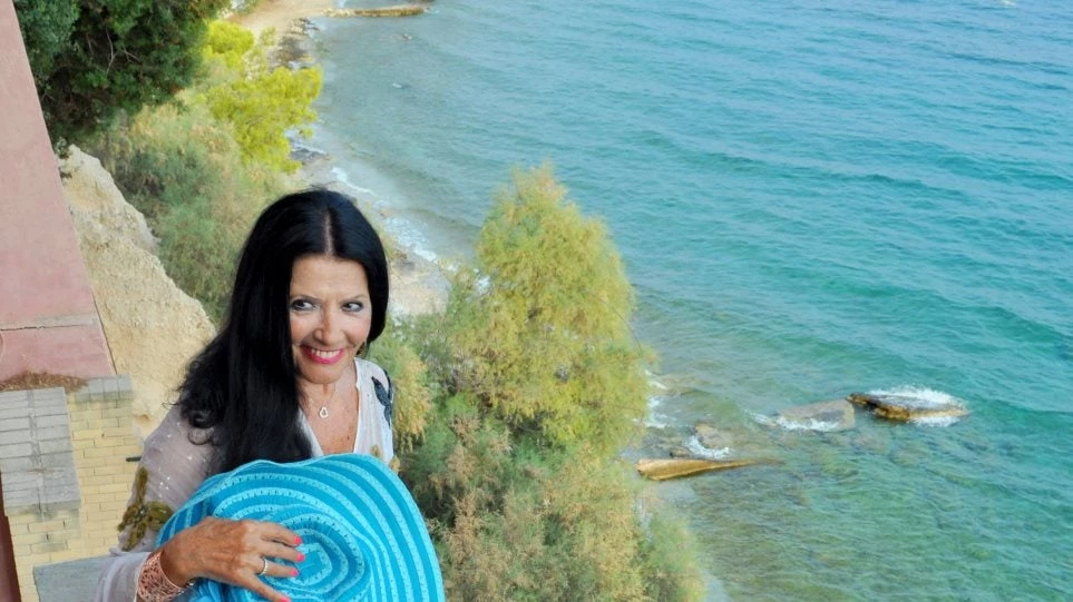 Κάηκε ολοσχερώς το σπίτι της Ζωζώς Σαπουντζάκη- «Έγινε στάχτη όλη μου η ζωή»